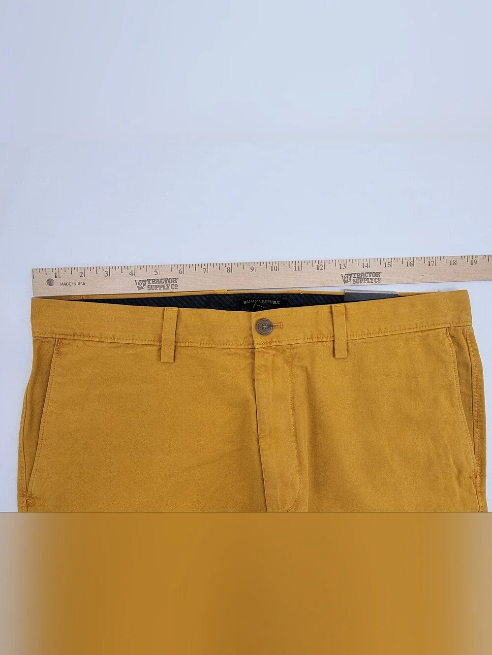 NEW Banana Republic Deck Shorts Chino Gold Yellow Cotton Casual Mens 34 NWT 9